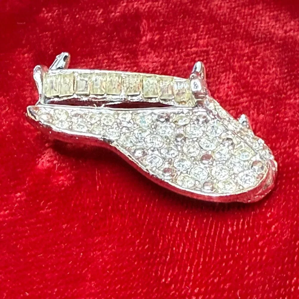 Vintage Rhinestone Piano Brooch Music Baby Grand Pin Clear Silver-Tone